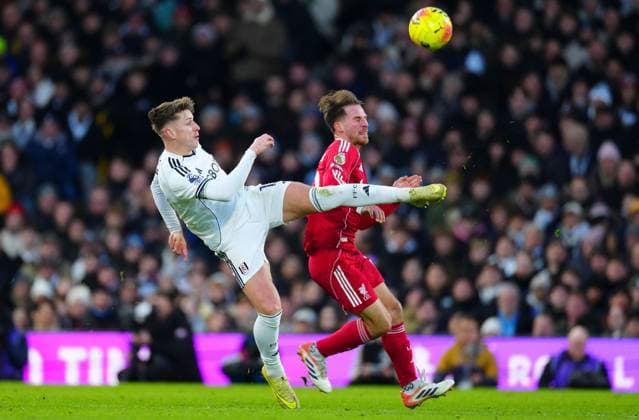 Tom Cairney of Fulham clears under pressure from Alexis Mac Allister of Liverpool Fulham v Liverpool, Premier League, Football, Craven Cottage, London, UK - 04 Jan 2026London Craven Cottage United Kingdom EDITORIAL USE ONLY No use with unauthorised audio, video, data, fixture lists, club league logos or live services. Online in-match use limited to 120 images, no video emulation. No use in betting, games or single club league player publications. Copyright: xJavierxGarcia Shutterstockx 16220531az