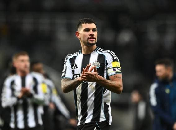 Bruno Guimaraes of Newcastle United celebrates after full time Newcastle United v Crystal Palace, Premier League, Football, St James Park, Newcastle, UK - 04 Jan 2026Newcastle St James Park United Kingdom EDITORIAL USE ONLY No use with unauthorised audio, video, data, fixture lists, club league logos or live services. Online in-match use limited to 120 images, no video emulation. No use in betting, games or single club league player publications. Copyright: xRichardxLee Shutterstockx 16220533bn