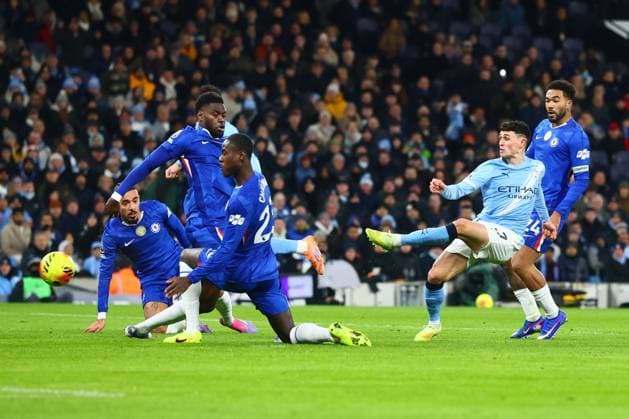 Phil Foden of Manchester City shoots at goal Manchester City v Chelsea, Premier League, Football, Etihad Stadium, Manchester, UK - 04 Jan 2026Manchester Etihad Stadium United Kingdom EDITORIAL USE ONLY No use with unauthorised audio, video, data, fixture lists, club league logos or live services. Online in-match use limited to 120 images, no video emulation. No use in betting, games or single club league player publications. Copyright: xPaulxCurrie Shutterstockx 16220539av