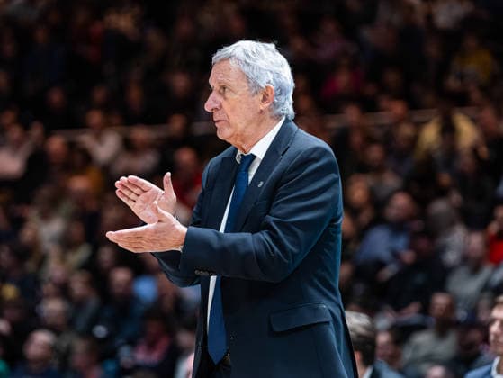 Svetislav Pesic (FC Bayern Muenchen, Head Coach) klatscht und ist zufrieden Basketball Loewen Braunschweig vs. FC Bayern Muenchen, Basketball, easyCredit Basketball Bundesliga, 14. Spieltag, Saison 2025 2026, 04.01.2026 Basketball Loewen Braunschweig vs. FC Bayern Muenchen, Basketball, easyCredit Basketball Bundesliga, 14. Spieltag, Saison 2025 2026, 04.01.2026 Braunschweig Copyright: xEibner-Pressefoto DamianxKruczynx EP_DKI
