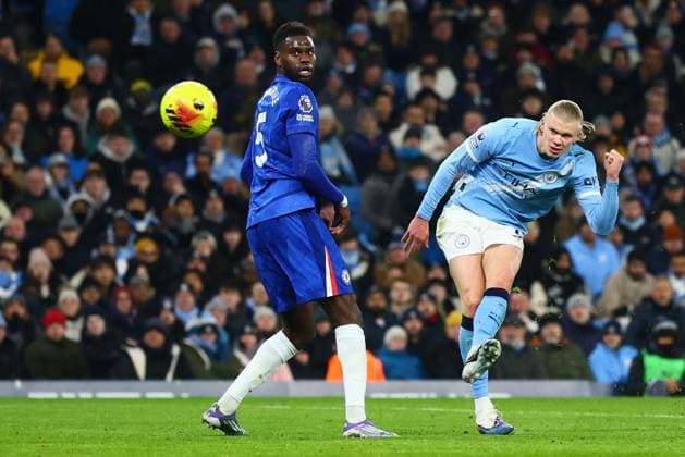 Filip Jörgensen of Chelsea shoots just wide Manchester City v Chelsea, Premier League, Football, Etihad Stadium, Manchester, UK - 04 Jan 2026Manchester Etihad Stadium United Kingdom EDITORIAL USE ONLY No use with unauthorised audio, video, data, fixture lists, club league logos or live services. Online in-match use limited to 120 images, no video emulation. No use in betting, games or single club league player publications. Copyright: xPaulxCurrie Shutterstockx 16220539bh