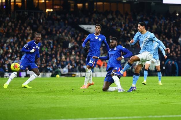 Tijjani Reijnders of Manchester City scores to make it 1-0 and celebrates Manchester City v Chelsea, Premier League, Football, Etihad Stadium, Manchester, UK - 04 Jan 2026Manchester Etihad Stadium United Kingdom EDITORIAL USE ONLY No use with unauthorised audio, video, data, fixture lists, club league logos or live services. Online in-match use limited to 120 images, no video emulation. No use in betting, games or single club league player publications. Copyright: xPaulxCurrie Shutterstockx 16220539bq