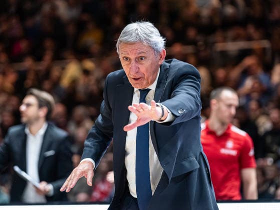 Svetislav Pesic (FC Bayern Muenchen, Head Coach) gibt Anweisungen Basketball Loewen Braunschweig vs. FC Bayern Muenchen, Basketball, easyCredit Basketball Bundesliga, 14. Spieltag, Saison 2025 2026, 04.01.2026 Basketball Loewen Braunschweig vs. FC Bayern Muenchen, Basketball, easyCredit Basketball Bundesliga, 14. Spieltag, Saison 2025 2026, 04.01.2026 Braunschweig Copyright: xEibner-Pressefoto DamianxKruczynx EP_DKI