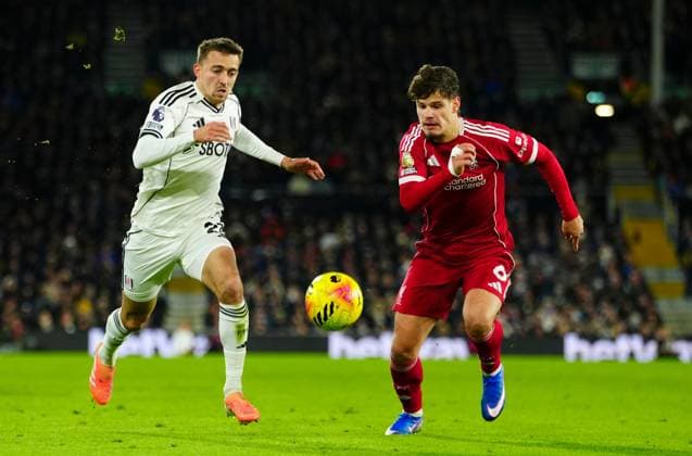 Timothy Castagne of Fulham battles with Milos Kerkez of Liverpool Fulham v Liverpool, Premier League, Football, Craven Cottage, London, UK - 04 Jan 2026London Craven Cottage United Kingdom EDITORIAL USE ONLY No use with unauthorised audio, video, data, fixture lists, club league logos or live services. Online in-match use limited to 120 images, no video emulation. No use in betting, games or single club league player publications. Copyright: xJavierxGarcia Shutterstockx 16220531dd