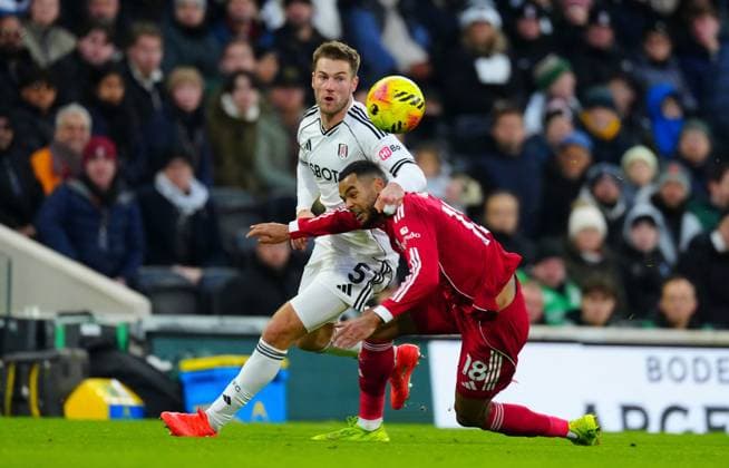 Joachim Andersen of Fulham battles with Cody Gakpo of Liverpool Fulham v Liverpool, Premier League, Football, Craven Cottage, London, UK - 04 Jan 2026London Craven Cottage United Kingdom EDITORIAL USE ONLY No use with unauthorised audio, video, data, fixture lists, club league logos or live services. Online in-match use limited to 120 images, no video emulation. No use in betting, games or single club league player publications. Copyright: xJavierxGarcia Shutterstockx 16220531gk