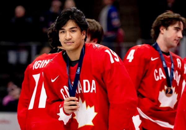 January 5, 2026, St. Paul, Mn, USA: Canada s Zayne Parekh (19), celebrates with teammates after defeating Finland for the bronze medal at the world junior hockey championship in St. Paul, Minn., on Monday, Jan. 5, 2026. Canada News - January 5, 2026 - ZUMAc35_ 20260105_zaf_c35_084 Copyright: xChristopherxKatsarovx