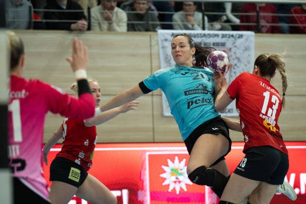 Lilli Röpcke (Halle, 25), Jana Scheib (THC, 20), Madeleine Östlund (Halle, 13), SV Union Halle-Neustadt vs. Thüringer HC, Handball, 1. Bundesliga Frauen, Saison 2025 26, 12. Spieltag, 07.01.2026 Halle SWH Arena Sachsen-Anhalt Deutschland