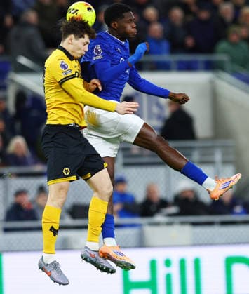 Thierno Barry of Everton and Ladislav Krejci of Wolverhampton Wanderers Everton v Wolverhampton Wanderers, Premier League, Football, Hill Dickinson Stadium, Liverpool, UK - 07 Jan 2026Liverpool Hill Dickinson Stadium United Kingdom EDITORIAL USE ONLY No use with unauthorised audio, video, data, fixture lists, club league logos or live services. Online in-match use limited to 120 images, no video emulation. No use in betting, games or single club league player publications. Copyright: xMattxWest Shutterstockx 16232881i