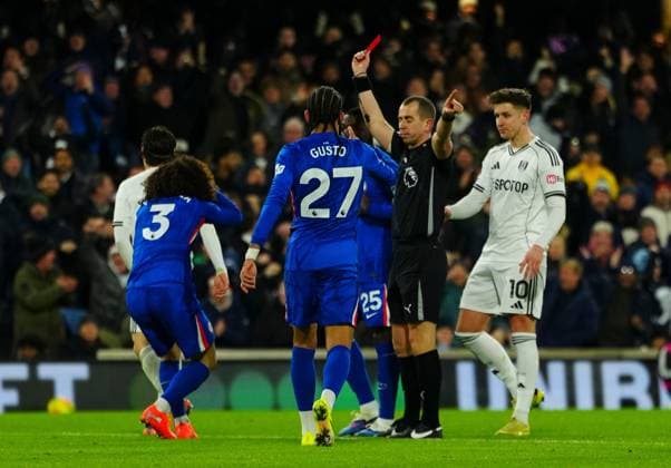 Marc Cucurella of Chelsea is sent off Fulham v Chelsea, Premier League, Football, Craven Cottage, London, UK - 07 Jan 2026London Craven Cottage United Kingdom EDITORIAL USE ONLY No use with unauthorised audio, video, data, fixture lists, club league logos or live services. Online in-match use limited to 120 images, no video emulation. No use in betting, games or single club league player publications. Copyright: xJavierxGarcia Shutterstockx 16232886ak