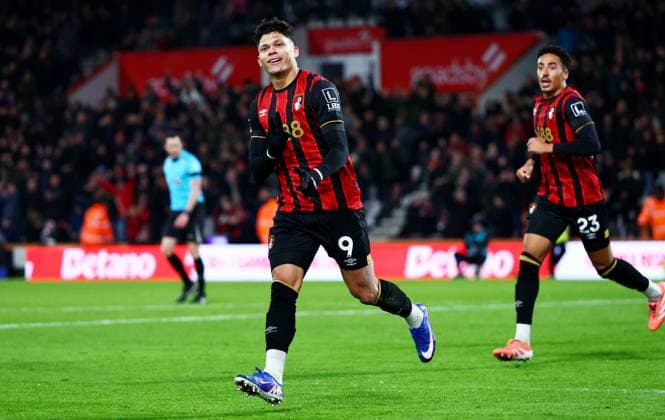 Evanilson of AFC Bournemouth celebrates scoring a goal after making the score 1-1. AFC Bournemouth v Tottenham Hotspur, Premier League, Football, Vitality Stadium, Bournemouth, UK - 07 Jan 2026Bournemouth Vitality Stadium United Kingdom EDITORIAL USE ONLY No use with unauthorised audio, video, data, fixture lists, club league logos or live services. Online in-match use limited to 120 images, no video emulation. No use in betting, games or single club league player publications. Copyright: xJamesxMarsh Shutterstockx 16232824bm