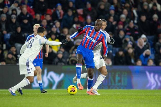 Jean-Philippe Mateta of Crystal Palace with Youri Tielemans of Aston Villa and Boubacar Kamara of Aston Villa Crystal Palace v Aston Villa, Premier League, Football, Selhurst Park, London, UK - 07 Jan 2026London Selhurst Park United Kingdom EDITORIAL USE ONLY No use with unauthorised audio, video, data, fixture lists, club league logos or live services. Online in-match use limited to 120 images, no video emulation. No use in betting, games or single club league player publications. Copyright: xIanxTuttle Shutterstockx 16232862u
