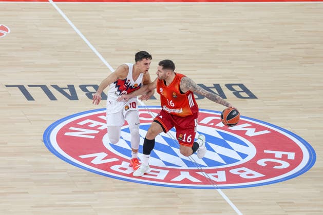 Stefan Jovic (FC Bayern Basketball, 16) mit Matteo Spagnolo (Baskonia Vitoria-Gasteiz, 10), GER, FC Bayern Basketball vs. Kosner Baskonia Vitoria-Gasteiz, Basketball, Euroleague, 20. Spieltag, Saison 2025 2026, 07.01.2026, GER, FC Bayern Basketball vs. Kosner Baskonia Vitoria-Gasteiz, Basketball, Euroleague, 20. Spieltag, Saison 2025 2026, 07.01.2026 Muenchen Copyright: xEibner-Pressefoto JennixMaulx EP_JML