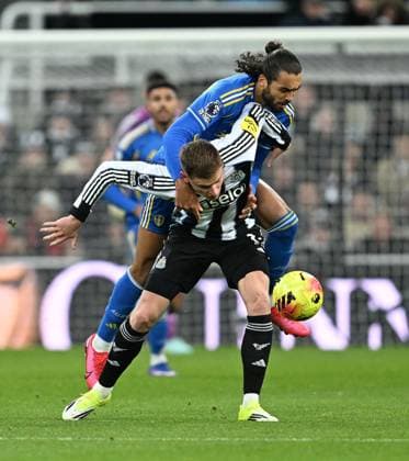 Harvey Barnes of Newcastle United and Dominic Calvert-Lewin of Leeds United Newcastle United v Leeds United, Premier League, Football, St James Park, Newcastle, UK - 07 Jan 2026Newcastle St James Park United Kingdom EDITORIAL USE ONLY No use with unauthorised audio, video, data, fixture lists, club league logos or live services. Online in-match use limited to 120 images, no video emulation. No use in betting, games or single club league player publications. Copyright: xAnnaxGowthorpe Shutterstockx 16232937x