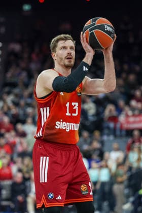 Andreas Obst (FC Bayern Basketball, 13) beim Freiwurf, GER, FC Bayern Basketball vs. Kosner Baskonia Vitoria-Gasteiz, Basketball, Euroleague, 20. Spieltag, Saison 2025 2026, 07.01.2026, GER, FC Bayern Basketball vs. Kosner Baskonia Vitoria-Gasteiz, Basketball, Euroleague, 20. Spieltag, Saison 2025 2026, 07.01.2026 Muenchen Copyright: xEibner-Pressefoto JennixMaulx EP_JML