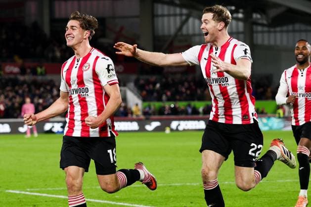 Yehor Yarmolyuk of Brentford (L) scores the third goal 3-0 & celebrates with Nathan Collins of Brentford Brentford v Sunderland, Premier League, Football, Gtech Community Stadium, London, UK - 07 Jan 2026London Gtech Community Stadium United Kingdom EDITORIAL USE ONLY No use with unauthorised audio, video, data, fixture lists, club league logos or live services. Online in-match use limited to 120 images, no video emulation. No use in betting, games or single club league player publications. Copyright: xAndrewxFosker Shutterstockx 16232846bn