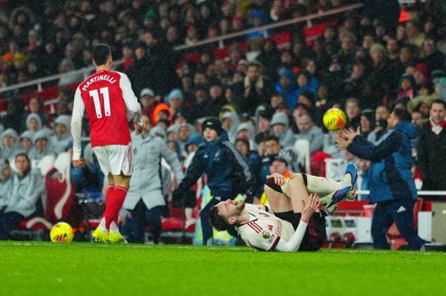 Conor Bradley of Liverpool suffers a serious looking injury late on Arsenal v Liverpool, Premier League, Football, Emirates Stadium, London, UK - 08 Jan 2026London Emirates Stadium United Kingdom EDITORIAL USE ONLY No use with unauthorised audio, video, data, fixture lists, club league logos or live services. Online in-match use limited to 120 images, no video emulation. No use in betting, games or single club league player publications. Copyright: xJavierxGarcia Shutterstockx 16232941aj