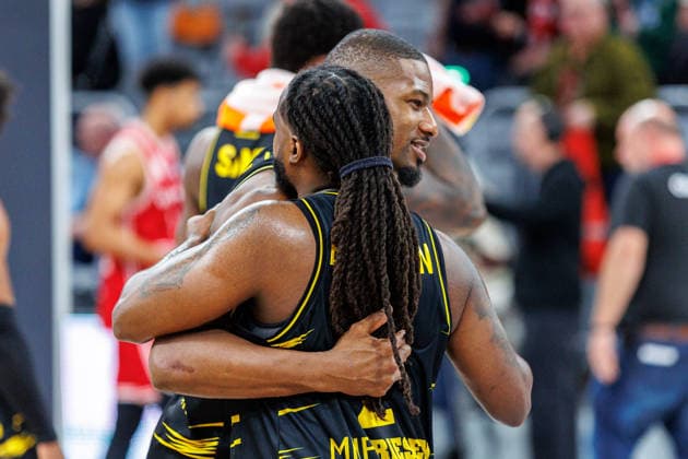 Traveon Buchanan (MHP Riesen Ludwigsburg, 02), Yorman Polas Bartolo (MHP Riesen Ludwigsburg, 13), +jubelt, Jubel, positive Emotionen, positive Emotion, Spielende, BMA365 Bamberg Baskets vs. MHP Riesen Ludwigsburg, Basketball, easyCredit BBL, 15. Spieltag, 09.01.2026 BMA365 Bamberg Baskets vs. MHP Riesen Ludwigsburg, Basketball, easyCredit BBL, 15. Spieltag, 09.01.2026 Bamberg Copyright: xEibner-Pressefoto G.xSantemizx EP_EER