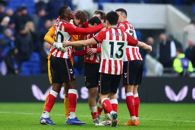 Robin Roefs of Sunderland celebrates at the end of the match Everton v Sunderland, Emirates FA Cup, Third Round, Football, Hill Dickinson Stadium, Liverpool, UK - 10 Jan 2026Liverpool Hill Dickinson Stadium United Kingdom EDITORIAL USE ONLY No use with unauthorised audio, video, data, fixture lists, club league logos or live services. Online in-match use limited to 120 images, no video emulation. No use in betting, games or single club league player publications. Copyright: xPaulxCurrie Shutterstockx 16246180bi