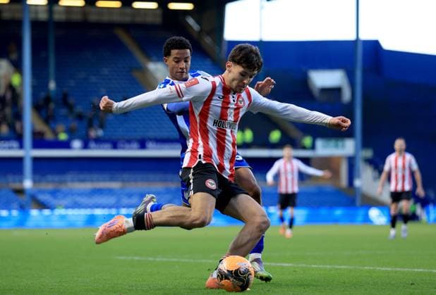 Aaron Hickey of Brentford in action against Yisa Alao of Sheffield Wednesday Sheffield Wednesday v Brentford, Emirates FA Cup, Third Round, Football, Hillsborough, Sheffield, UK - 10 Jan 2026Sheffield Hillsborough United Kingdom EDITORIAL USE ONLY No use with unauthorised audio, video, data, fixture lists, club league logos or live services. Online in-match use limited to 120 images, no video emulation. No use in betting, games or single club league player publications. Copyright: xGeorgexTewkesbury Shutterstockx 16246263bi