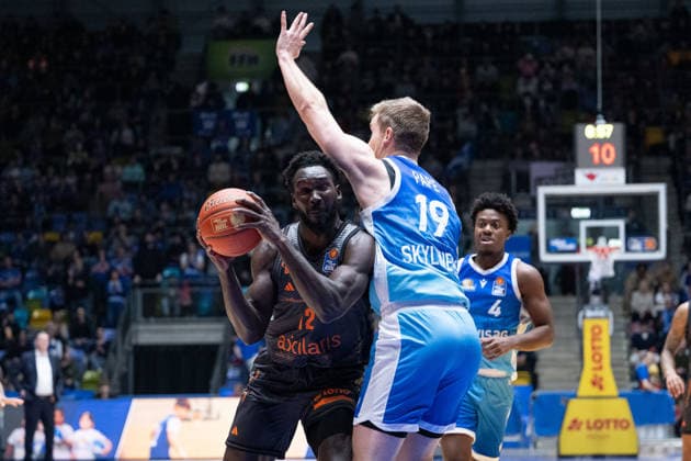 Amadou Sow (Niners Chemnitz, 12), Till Pape (Skyliners Frankfurt, 19) GER, BBL, Skyliners Frankfurt vs. Niners Chemnitz, SV Basketball, 1. Bundesliga, 15 Spieltag, Saison 2025 2026 10.01.2026 Eibner-Pressefoto Attila Ziga GER, BBL, Skyliners Frankfurt vs. Niners Chemnitz, SV Basketball, 1. Bundesliga, 15 Spieltag, Saison 2025 2026 10.01.2026 Frankfurt am Main Copyright: xEibner-Pressefotox EP_AZA