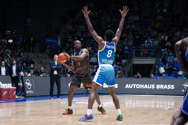 John Newman III (Niners Chemnitz, 09), William Christmas (Skyliners Frankfurt, 08) GER, BBL, Skyliners Frankfurt vs. Niners Chemnitz, SV Basketball, 1. Bundesliga, 15 Spieltag, Saison 2025 2026 10.01.2026 Eibner-Pressefoto Attila Ziga GER, BBL, Skyliners Frankfurt vs. Niners Chemnitz, SV Basketball, 1. Bundesliga, 15 Spieltag, Saison 2025 2026 10.01.2026 Frankfurt am Main Copyright: xEibner-Pressefotox EP_AZA