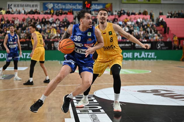 Jeffrey Carroll (Phoenix Hagen, 30) gegen Felix Edwardsson (Tigers Tuebingen, 08) GER, Tigers Tuebingen vs. Phoenix Hagen, Basketball, Herren, Pro A, 2. Barmer Basketball Bundesliga, Saison 2025 2026, 10.01.2026 GER, Tigers Tuebingen vs. Phoenix Hagen, Basketball, Herren, Pro A, 2. Barmer Basketball Bundesliga, Saison 2025 2026, 10.01.2026 Tuebingen Copyright: xEibner-Pressefoto NicolasxWoernx EP_NWN