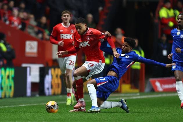 Miles Leaburn of Charlton Athletic under pressure from Andrey Santos of Chelsea Charlton Athletic v Chelsea, Emirates FA Cup, Third Round, Football, The Valley, London, UK - 10 Jan 2026London The Valley United Kingdom EDITORIAL USE ONLY No use with unauthorised audio, video, data, fixture lists, club league logos or live services. Online in-match use limited to 120 images, no video emulation. No use in betting, games or single club league player publications. Copyright: xSimonxDael Shutterstockx 16246325u