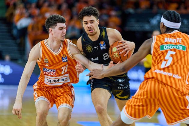 Diego Garavaglia (ratiopharm ulm, 23), Joshua Obiesie (Basketball Loewen Braunschweig, 08), Mohamed Diakite (ratiopharm ulm, 05) GER, ratiopharm ulm vs. Basketball Loewen Braunschweig, Basketball, 15. Spieltag, EasyCredit Bundesliga, Spielzeit 2025 2026, 10.01.2026 GER, ratiopharm ulm vs. Basketball Loewen Braunschweig, Basketball, 15. Spieltag, EasyCredit Bundesliga, Spielzeit 2025 2026, 10.01.2026 Neu-Ulm Copyright: xEibner-Pressefoto GeraldxOelze-dexStoppanyx EP_ODS