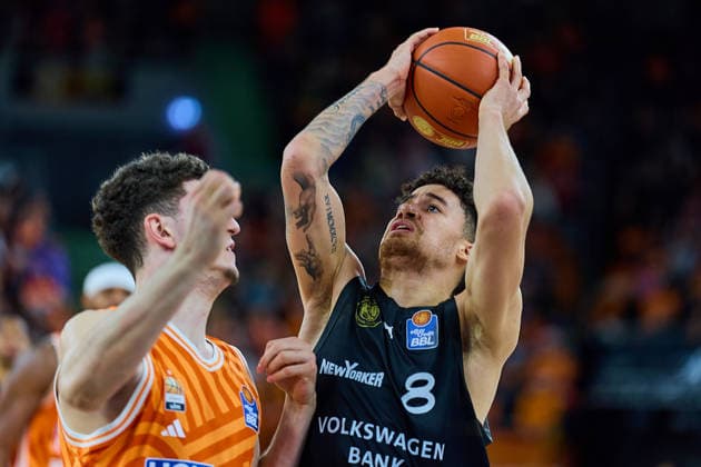 Diego Garavaglia (ratiopharm ulm, 23), Joshua Obiesie (Basketball Loewen Braunschweig, 08), GER, ratiopharm ulm vs. Basketball Loewen Braunschweig, Basketball, 15. Spieltag, EasyCredit Bundesliga, Spielzeit 2025 2026, 10.01.2026 GER, ratiopharm ulm vs. Basketball Loewen Braunschweig, Basketball, 15. Spieltag, EasyCredit Bundesliga, Spielzeit 2025 2026, 10.01.2026 Neu-Ulm Copyright: xEibner-Pressefoto GeraldxOelze-dexStoppanyx EP_ODS