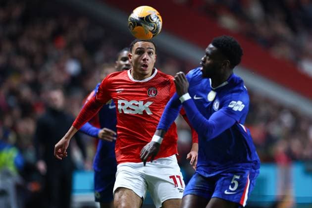 Miles Leaburn of Charlton Athletic and Benoit Badiashile of Chelsea battle for the ball Charlton Athletic v Chelsea, Emirates FA Cup, Third Round, Football, The Valley, London, UK - 10 Jan 2026London The Valley United Kingdom EDITORIAL USE ONLY No use with unauthorised audio, video, data, fixture lists, club league logos or live services. Online in-match use limited to 120 images, no video emulation. No use in betting, games or single club league player publications. Copyright: xSimonxDael Shutterstockx 16246325ai