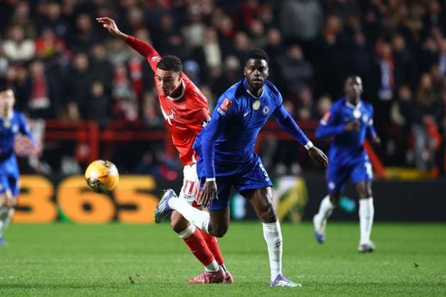 Miles Leaburn of Charlton Athletic under pressure from Benoit Badiashile of Chelsea Charlton Athletic v Chelsea, Emirates FA Cup, Third Round, Football, The Valley, London, UK - 10 Jan 2026London The Valley United Kingdom EDITORIAL USE ONLY No use with unauthorised audio, video, data, fixture lists, club league logos or live services. Online in-match use limited to 120 images, no video emulation. No use in betting, games or single club league player publications. Copyright: xSimonxDael Shutterstockx 16246325ak