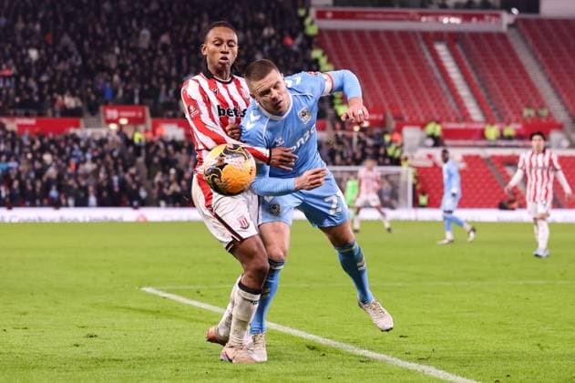Stoke City s Lamine Cisse battles with Coventry City s Jake Bidwell Stoke City v Coventry City, Emirates FA Cup, Third Round, Football, Bet365 Stadium, Stoke-on-Trent, UK - 10 Jan 2026Stoke-on-Trent Bet365 Stadium United Kingdom EDITORIAL USE ONLY No use with unauthorised audio, video, data, fixture lists, club league logos or live services. Online in-match use limited to 120 images, no video emulation. No use in betting, games or single club league player publications. Copyright: xAlexxDodd Shutterstockx 16254078ec