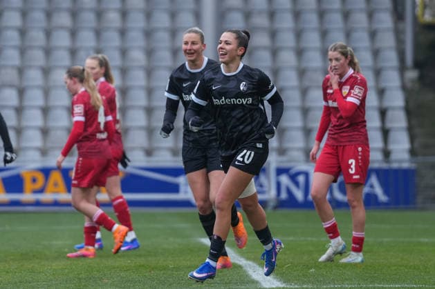 Leela Egli (SC Freiburg, 20) Torjubel, Emotionen, Jubel, Torerfolg, Abschluss, Treffer , Deutschland, Fussball, GooglePixel Frauen-Bundesliga, Testspiel, 2025 2026, SC Freiburg vs. VfB Stuttgart, 11.01.2026, Dreisamstadion, Freiburg, Deutschland DFB REGULATIONS PROHIBIT ANY USE OF PHOTOGRAPHS AS IMAGE SEQUENCES AND OR QUASI-VIDEO. Freiburg Dreisamstadion Baden-Wuerttemberg Deutschland Copyright: xArnexAmbergx