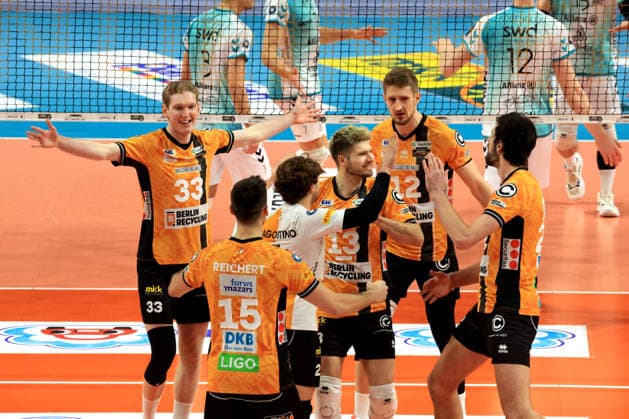 DEU, DVV, 1.VBL, BR Volleys vs. SWD powevolleys Dueren, 11.01.2026, Max-Schmeling-Halle, Berlin, DEU, DVV, 1.VBL, BR Volleys vs. SWD powevolleys Dueren, im Bild BR Volleys-Spielerkreis