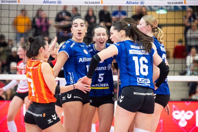 Fabiana Mottis (Allianz MTV Stuttgart, 07), Julia De Paula (Allianz MTV Stuttgart, 17), Lydia Grote (Allianz MTV Stuttgart, 05), Mikala Mogensen (Allianz MTV Stuttgart, 16), Marie Steinhilber (Allianz MTV Stuttgart, 20) - Stuttgarter Team - Jubel, Freude GER, Allianz MTV Stuttgart - ETV Hamburger Volksbank Volleys, Volleyball Bundesliga, VBL, Spielzeit 2025 2026, 11.01.2026 GER, Allianz MTV Stuttgart - ETV Hamburger Volksbank Volleys, Volleyball Bundesliga, VBL, Spielzeit 2025 2026, 11.01.2026 Stuttgart Copyright: xSandyxDinkelackerx EP_SDR