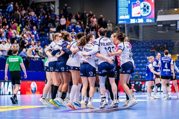 Die Mannschaft von Chambray Touraine Handball jubelt freut sich nach 25:26 Sieg GER, HSG Blomberg-Lippe (GER) vs. Chambray Touraine Handball (FRA), Handball, EHF European League Women, Gruppenphase, 11.01.2026 GER, HSG Blomberg-Lippe (GER) vs. Chambray Touraine Handball (FRA), Handball, EHF European League Women, Gruppenphase, 11.01.2026 Lemgo Copyright: xEibner-Pressefoto JanxRollingerx EP_JSK