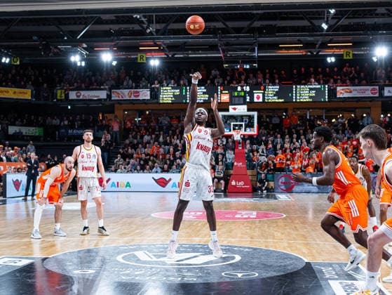 Charles Thompson (Fitness First Wuerzburg Baskets, 32) beim Freiwurf RASTA Vechta vs. Fitness First Wuerzburg Baskets, Basketball, easyCredit Basketball Bundesliga, 15. Spieltag, Saison 2025 2026, 11.01.2026 RASTA Vechta vs. Fitness First Wuerzburg Baskets, Basketball, easyCredit Basketball Bundesliga, 15. Spieltag, Saison 2025 2026, 11.01.2026 Vechta Copyright: xEibner-Pressefoto DamianxKruczynx EP_DKI