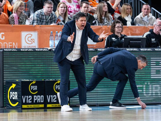 Sasa Filipovski (Fitness First Wuerzburg Baskets, Head Coach) ist wuetend RASTA Vechta vs. Fitness First Wuerzburg Baskets, Basketball, easyCredit Basketball Bundesliga, 15. Spieltag, Saison 2025 2026, 11.01.2026 RASTA Vechta vs. Fitness First Wuerzburg Baskets, Basketball, easyCredit Basketball Bundesliga, 15. Spieltag, Saison 2025 2026, 11.01.2026 Vechta Copyright: xEibner-Pressefoto DamianxKruczynx EP_DKI