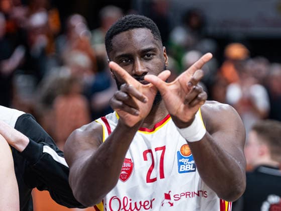 Eddy Edigin Jr (Fitness First Wuerzburg Baskets, 27) jubelt RASTA Vechta vs. Fitness First Wuerzburg Baskets, Basketball, easyCredit Basketball Bundesliga, 15. Spieltag, Saison 2025 2026, 11.01.2026 RASTA Vechta vs. Fitness First Wuerzburg Baskets, Basketball, easyCredit Basketball Bundesliga, 15. Spieltag, Saison 2025 2026, 11.01.2026 Vechta Copyright: xEibner-Pressefoto DamianxKruczynx EP_DKI