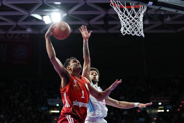 Oscar da Silva (FC Bayern Basketball, 01) mit Alijah Comithier (Telekom Baskets Bonn, 02), GER, FC Bayern Basketball vs. Telekom Baskets Bonn, Basketball, easycredit Basketball Bundesliga, 15. Spieltag, Saison 2025 2026, 11.01.2026, GER, FC Bayern Basketball vs. Telekom Baskets Bonn, Basketball, easycredit Basketball Bundesliga, 15. Spieltag, Saison 2025 2026, 11.01.2026 Muenchen Copyright: xEibner-Pressefoto JennixMaulx EP_JML
