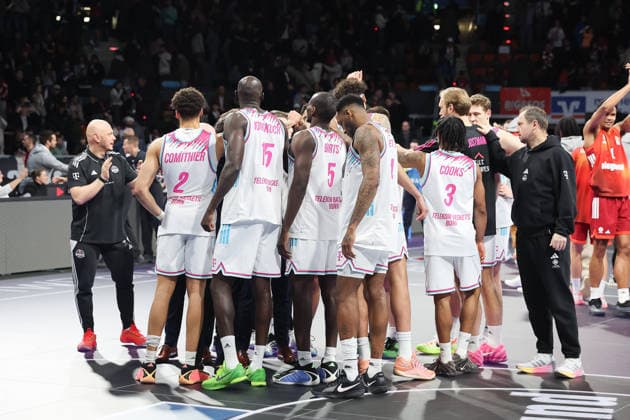 Spielerkreis der Telekom Baskets Bonn nach dem Spiel, GER, FC Bayern Basketball vs. Telekom Baskets Bonn, Basketball, easycredit Basketball Bundesliga, 15. Spieltag, Saison 2025 2026, 11.01.2026, GER, FC Bayern Basketball vs. Telekom Baskets Bonn, Basketball, easycredit Basketball Bundesliga, 15. Spieltag, Saison 2025 2026, 11.01.2026 Muenchen Copyright: xEibner-Pressefoto JennixMaulx EP_JML