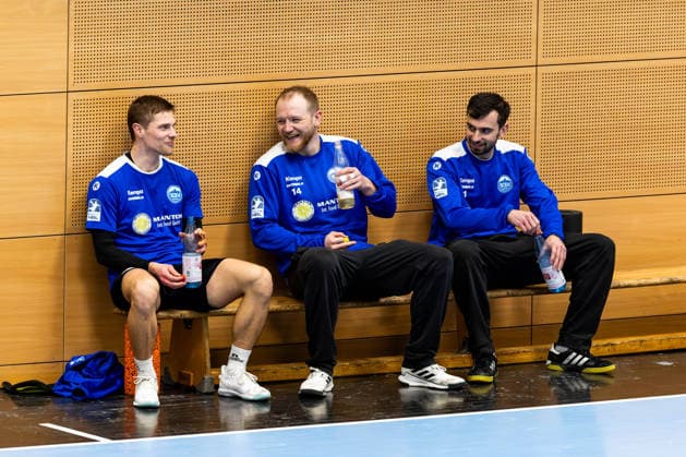 12.01.2026, GER, Handball, Maenner, Saison 25 26, Daikin 1.Bl, ThSV Eisenach Trainingsauftakt 2026 Der ThSV Eisenach steigt nach dem Jahreswechsel wieder in das Training ein. im Bild Vincent Buechner (ThSV Eisenach,74), Peter Walz (ThSV Eisenach,14), Matija Spikic (ThSV Eisenach,1) 99817 Eisenach Werner-Assmann-Halle Am Sportp Thueringen Deutschland