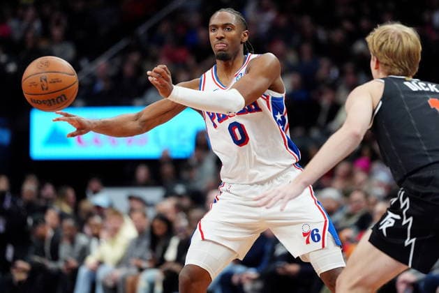 January 12, 2026, Toronto, On, CANADA: Toronto Raptors guard forward Gradey Dick (1) keeps his eye on Philadelphia 76ers guard Tyrese Maxey (0) as he makes a pass during second half NBA, Basketball Herren, USA basketball action in Toronto, Monday, Jan. 12, 2026. Canada News - January 12, 2026 - ZUMAc35_ 20260112_zaf_c35_078 Copyright: xFrankxGunnx