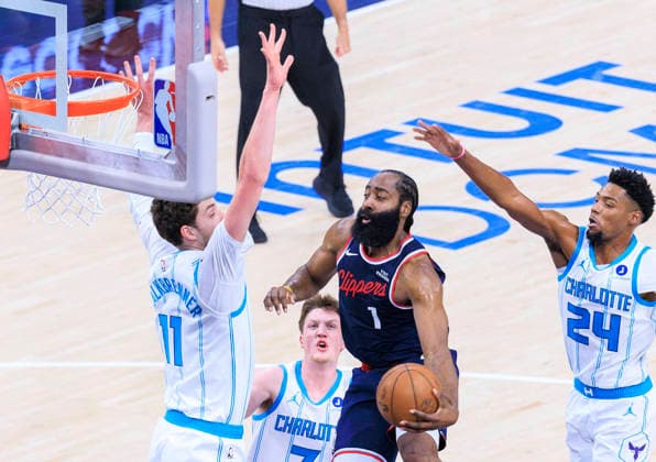 January 12, 2026, Los Angeles, California, USA: James Harden 1 of the Los Angeles Clippers puts up a shot past Ryan Kalkbrenner 11 of the Charlotte Hornets during their 2025 NBA, Basketball Herren, USA regular season game on Monday January 12, 2026 at Intuit Dome Arena in Inglewood, California. Harden reached 28,598 career points, surpassing Shaquille Oâ€⠢Neal to move into ninth place on the NBAâ€⠢s all-time scoring list. JAVIER ROJAS PI Los Angeles USA - ZUMAp124 20260112_zaa_p124_040 Copyright: xJavierxRojasx