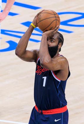 January 12, 2026, Los Angeles, California, USA: James Harden 1 of the Los Angeles Clippers puts up a free throw during their 2025 NBA, Basketball Herren, USA regular season game against the Charlotte Hornets on Monday January 12, 2026 at Intuit Dome Arena in Inglewood, California. Harden reached 28,598 career points, surpassing Shaquille Oâ€⠢Neal to move into ninth place on the NBAâ€⠢s all-time scoring list. JAVIER ROJAS PI Los Angeles USA - ZUMAp124 20260112_zaa_p124_048 Copyright: xJavierxRojasx