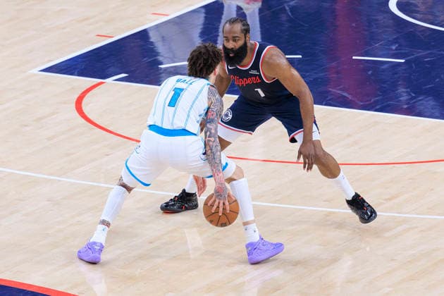 January 12, 2026, Inglewood, California, USA: James Harden 1 of the Los Angeles Clippers defends against LaMelo Ball 1 of the Charlotte Hornets in a 2025 NBA, Basketball Herren, USA regular season game on Monday January 12, 2026 at Intuit Dome Arena in Inglewood, California. Harden reached 28,598 career points, surpassing Shaquille Oâ€⠢Neal to move into ninth place on the NBAâ€⠢s all-time scoring list. JAVIER ROJAS PI Inglewood USA - ZUMAp124 20260112_zaa_p124_076 Copyright: xJavierxRojasx