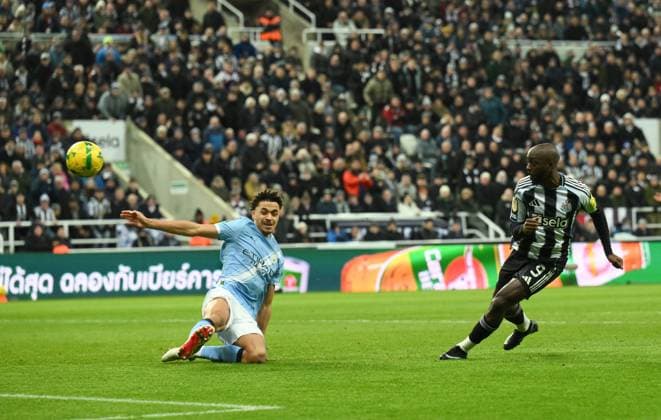 Yoane Wisse of Newcastle United puts a shot over the goal Newcastle United v Manchester City, EFL Carabao Cup, Semi Final, First Leg, Football, St James Park, Newcastle, UK - 13 Jan 2026Newcastle St James Park United Kingdom EDITORIAL USE ONLY No use with unauthorised audio, video, data, fixture lists, club league logos or live services. Online in-match use limited to 120 images, no video emulation. No use in betting, games or single club league player publications. Copyright: xRichardxLee Shutterstockx 16302979at