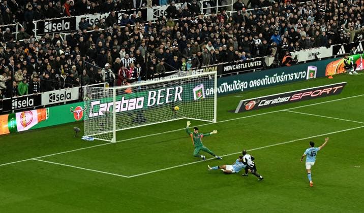 Yoane Wissa of Newcastle United goes close with shot Newcastle United v Manchester City, EFL Carabao Cup, Semi Final, First Leg, Football, St James Park, Newcastle, UK - 13 Jan 2026Newcastle St James Park United Kingdom EDITORIAL USE ONLY No use with unauthorised audio, video, data, fixture lists, club league logos or live services. Online in-match use limited to 120 images, no video emulation. No use in betting, games or single club league player publications. Copyright: xAnnaxGowthorpe Shutterstockx 16302980p