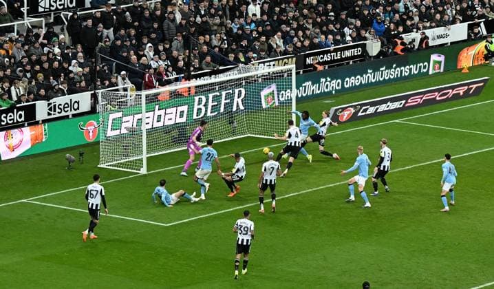 Antoine Semenyo of Manchester City scores the team s first goal Newcastle United v Manchester City, EFL Carabao Cup, Semi Final, First Leg, Football, St James Park, Newcastle, UK - 13 Jan 2026Newcastle St James Park United Kingdom EDITORIAL USE ONLY No use with unauthorised audio, video, data, fixture lists, club league logos or live services. Online in-match use limited to 120 images, no video emulation. No use in betting, games or single club league player publications. Copyright: xAnnaxGowthorpe Shutterstockx 16302980u