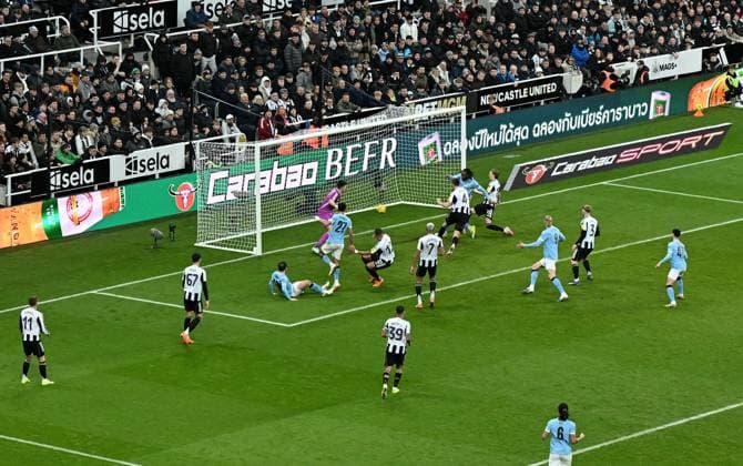 Antoine Semenyo of Manchester City scores the team s first goal Newcastle United v Manchester City, EFL Carabao Cup, Semi Final, First Leg, Football, St James Park, Newcastle, UK - 13 Jan 2026Newcastle St James Park United Kingdom EDITORIAL USE ONLY No use with unauthorised audio, video, data, fixture lists, club league logos or live services. Online in-match use limited to 120 images, no video emulation. No use in betting, games or single club league player publications. Copyright: xAnnaxGowthorpe Shutterstockx 16302980v